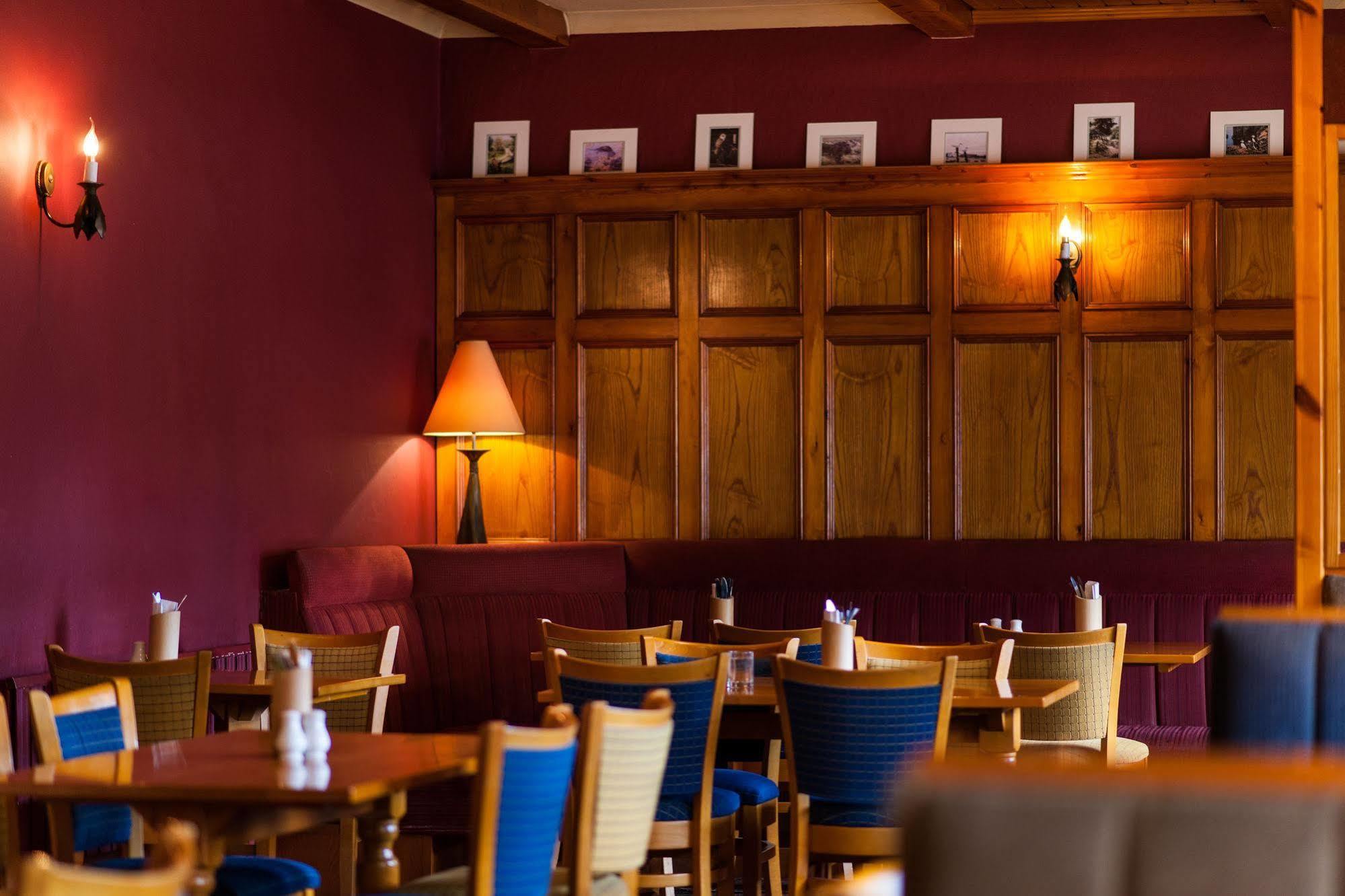 The Stronlossit Inn Fort William Exterior foto